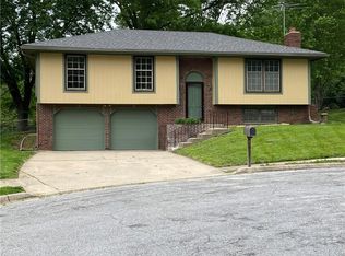 809 N 16th Ter, Leavenworth, KS 66048