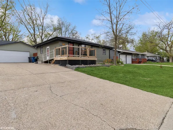 7340 Southview Dr, Des Moines, IA 50315