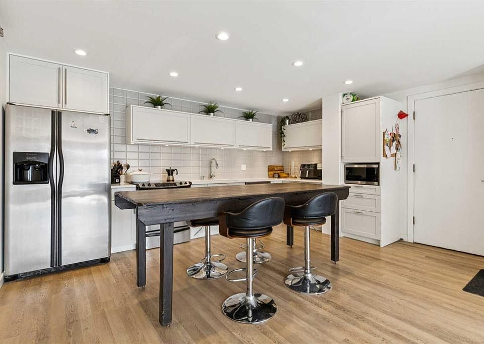 1st image of 1222 S 13th Ave SW #205