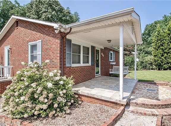 3rd image of 616 Belle Meade Ave