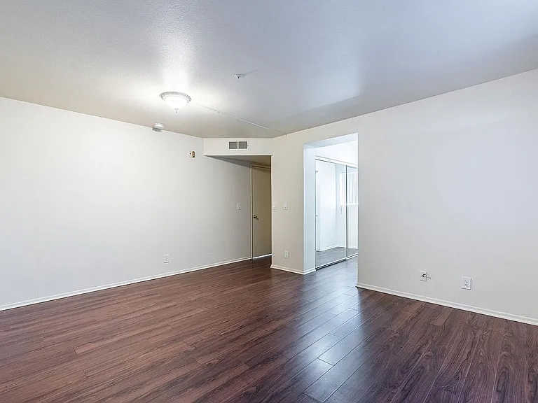 14816 Friar St #102 — Photo 18