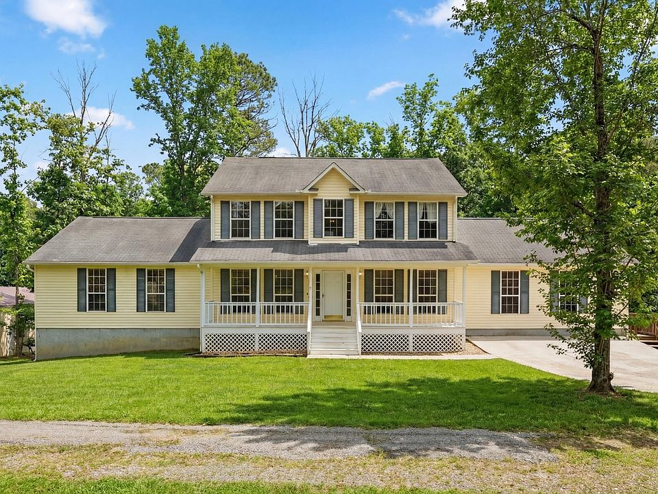 1st image of 200 Kansas Ln SE