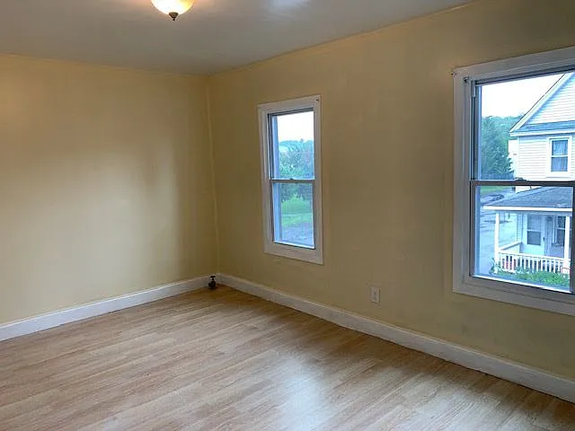 3 bed, 1.0 bath, 1674 sqft, $1,500 — Photo 3