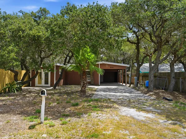 830 Rowe St, Rockport, TX 78382