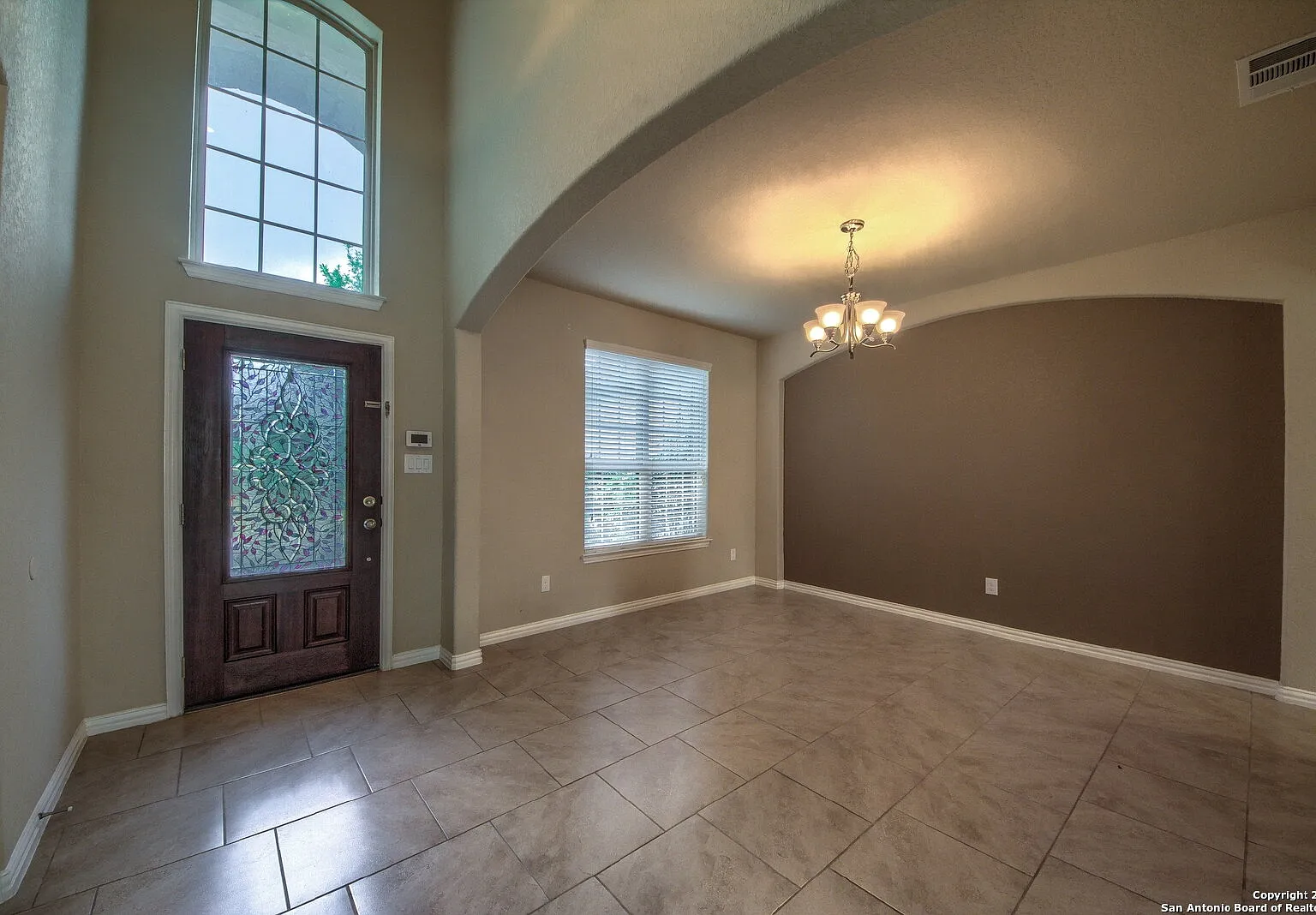 4 bed, 3.5 bath, 2889 sqft, $2,500 — Photo 4