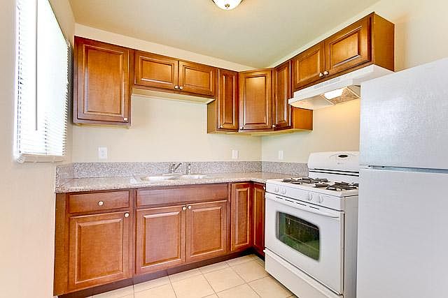Kitchen with easy to clean granite counters