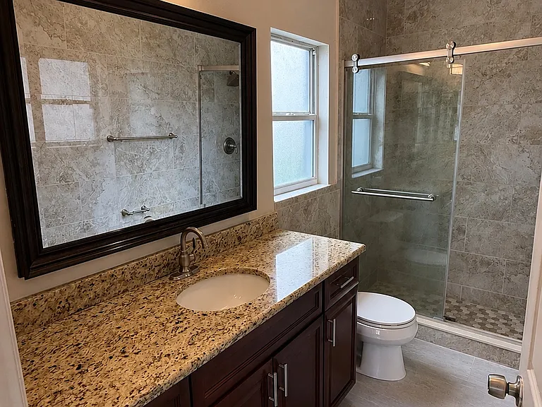 13305 Greenpointe Dr — Photo 15
