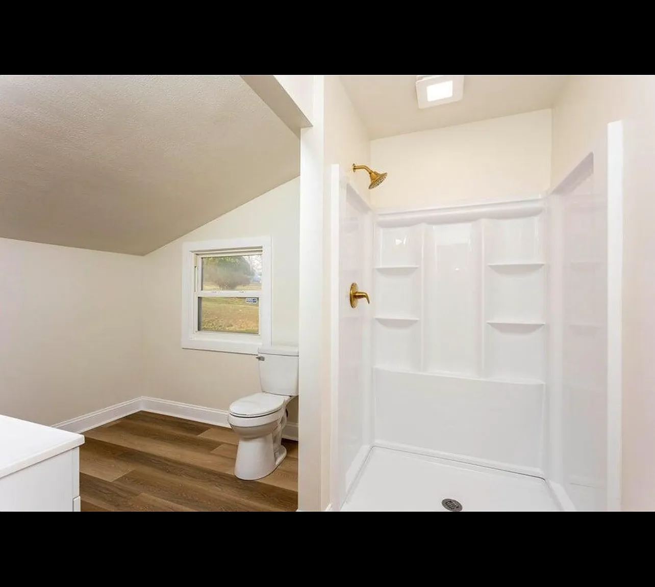 4 bed, 1700 sqft, $2,100 — Photo 3