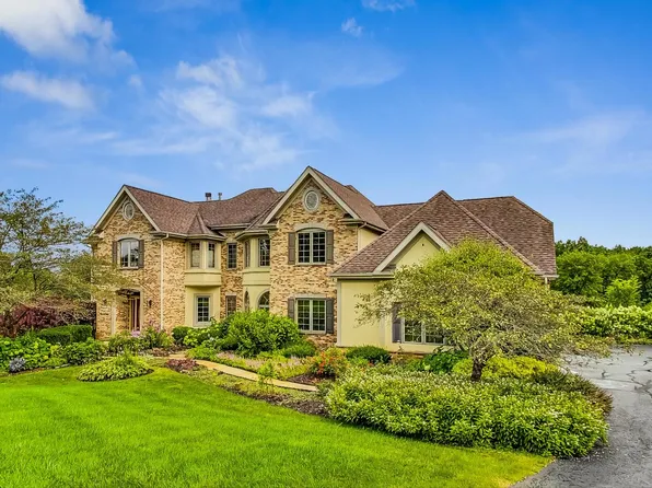 624 Hidden Creek Dr, Antioch, IL 60002