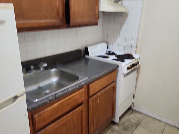 5th image of 5016 Pine St APT 104