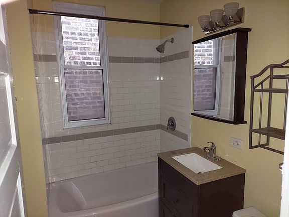2nd image of 2417 W Montrose Ave #2F