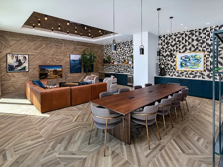 Aqua Lounge