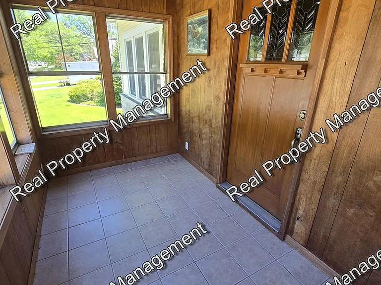 822 Jefferson St — Photo 12