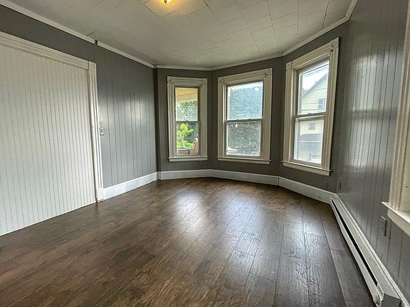 3rd image of 25 Laurel St #1