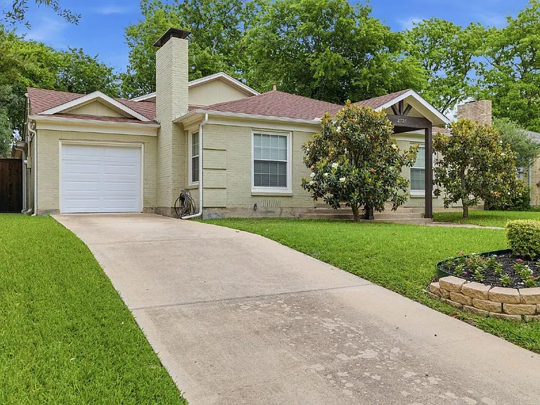 2725 Ryan Place Dr — Photo 3