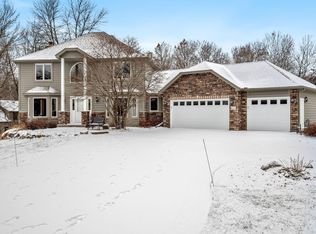 22530 Forest Ridge Dr, Lakeville, MN 55044