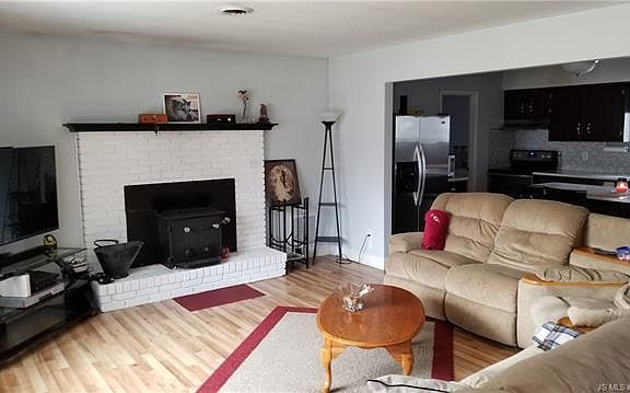 5th image of 13 Carteret Ct