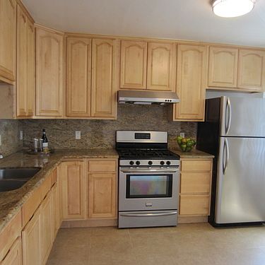 3rd image of 325 Accacia St