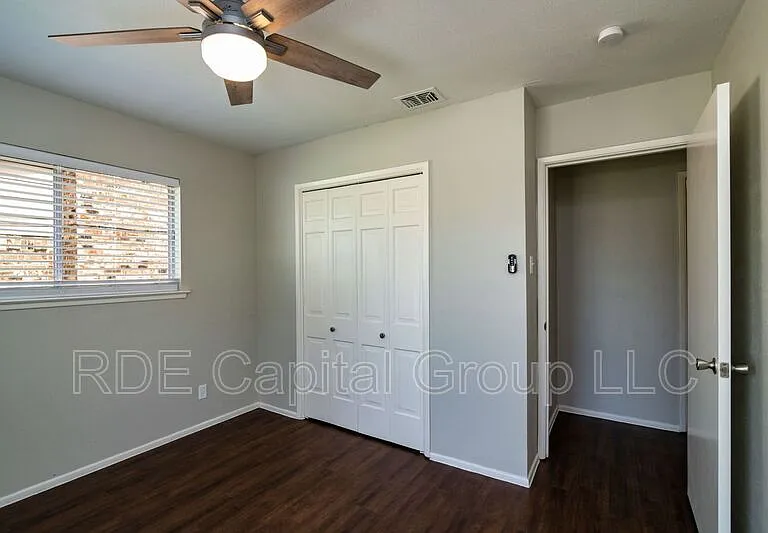 2726 Starcrest Ln — Photo 15