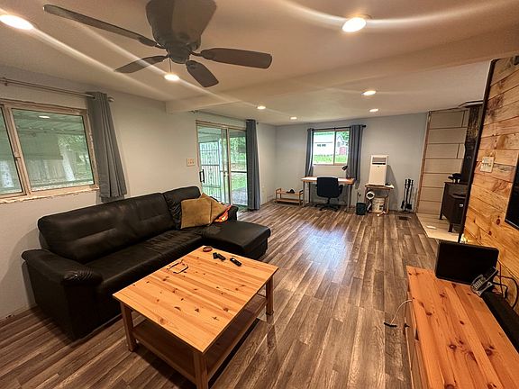 4th image of 407 Oak Ln