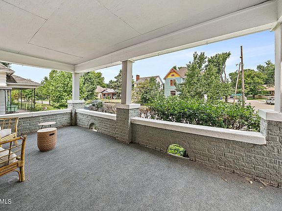 3rd image of 1536 Woodbine Ave