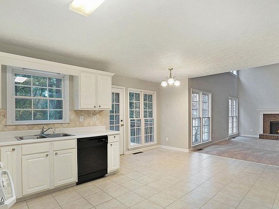 4th image of 5523 Forest Dr