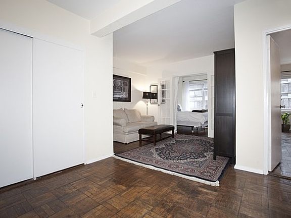 4th image of 310 W 49th St APT 5D