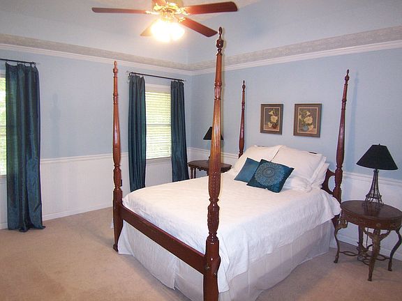 Master with walk-in closet