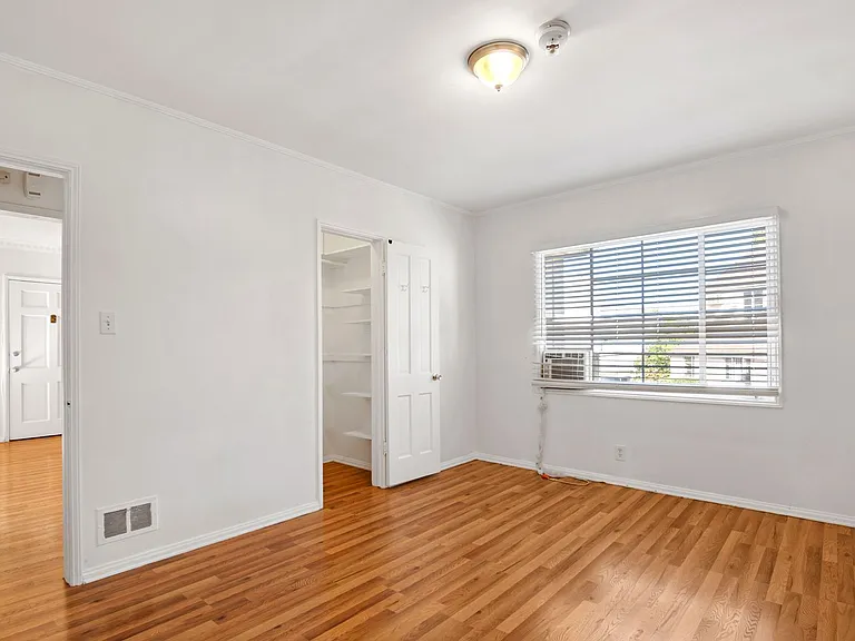 651 Midvale Ave — Photo 16
