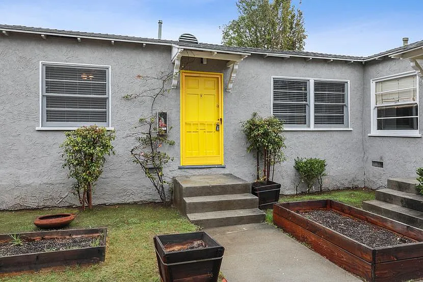 1332 Oak St — Photo 2