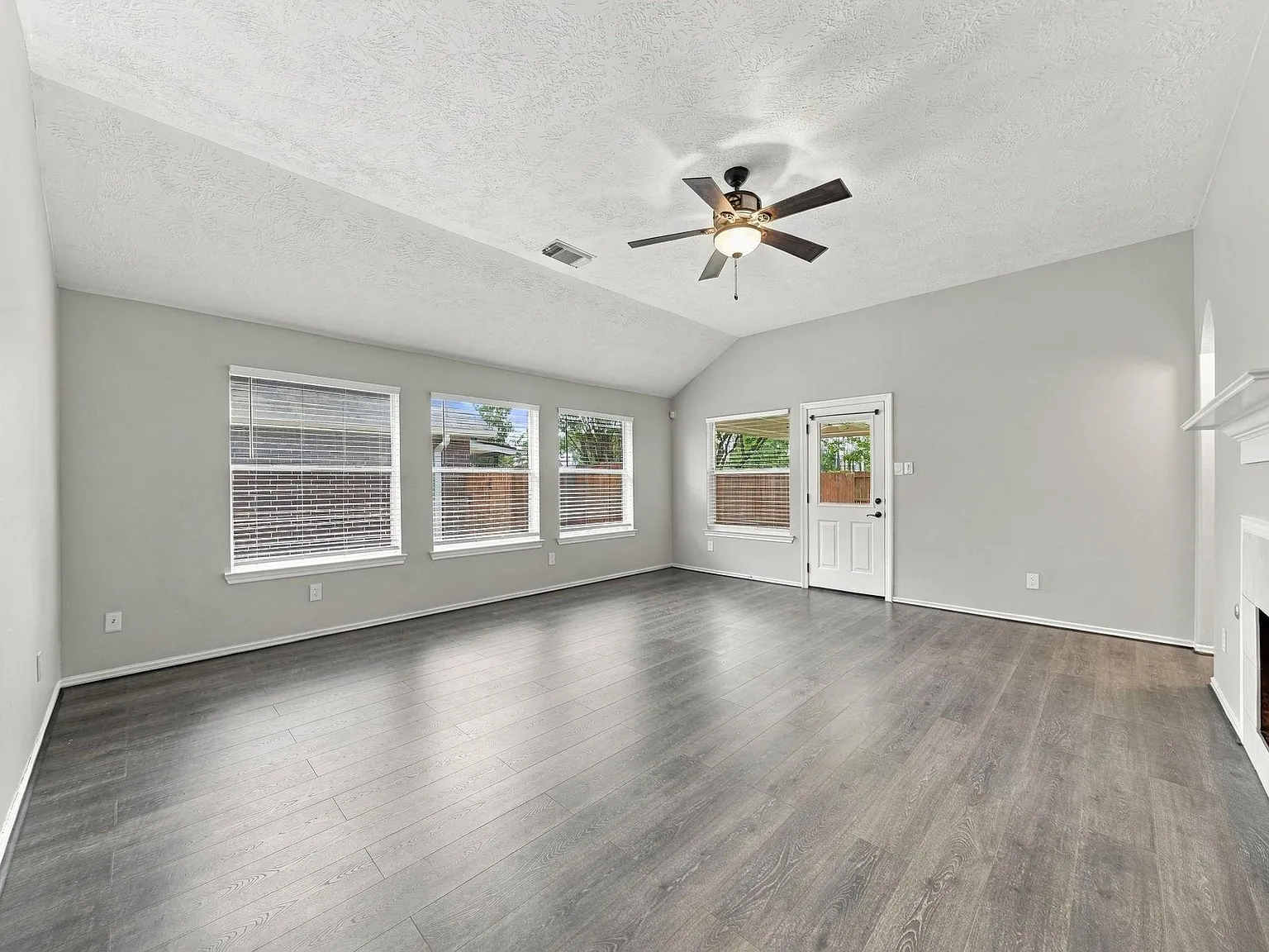 4 bed, 2.0 bath, 1989 sqft, $2,750 — Photo 3
