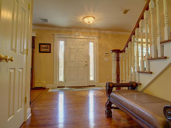 5th image of 609 Rolling Hills Dr