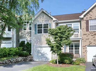 387 Green Mountain Rd, Mahwah, NJ 07430
