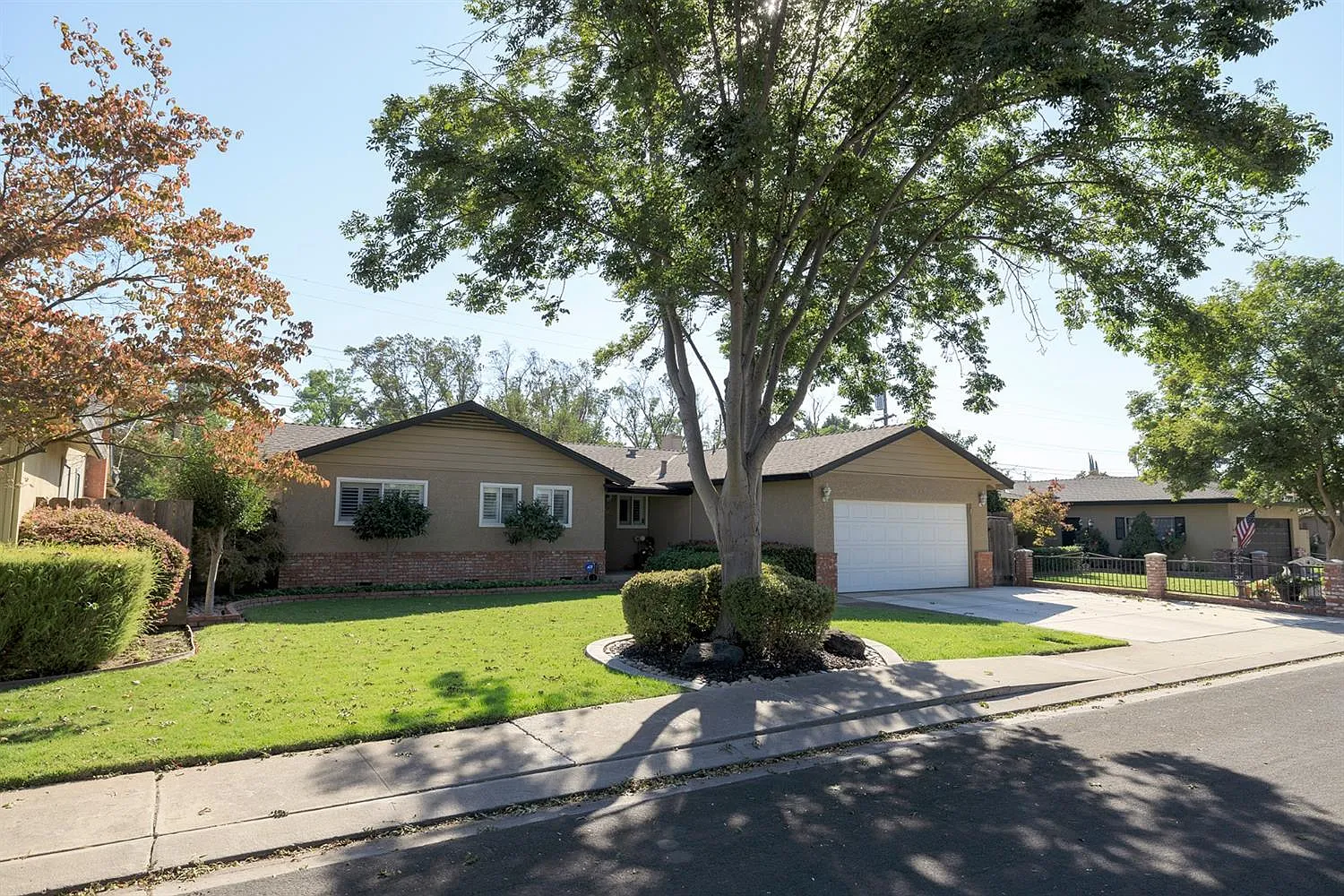 1628 Ascot Dr photo 1