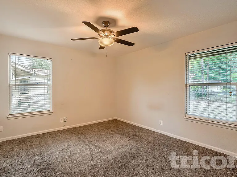 209 Scott Ave — Photo 4