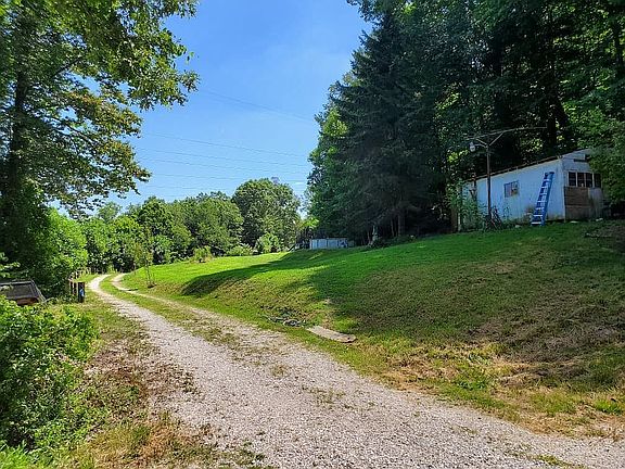 3rd image of 150 Jeniel Dr