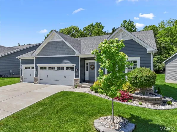 236 Carlton Point Dr, Wentzville, MO 63385