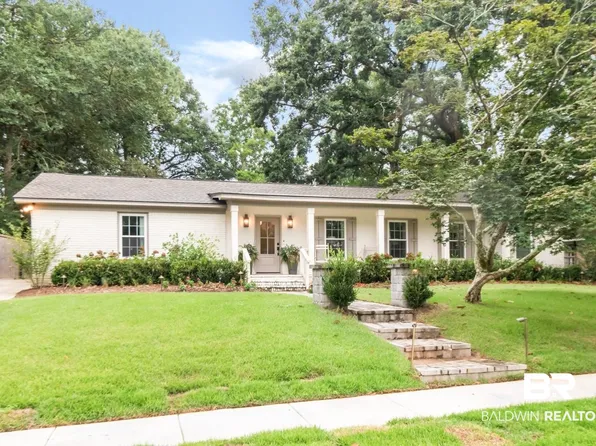 4909 Carmel Dr N, Mobile, AL 36608