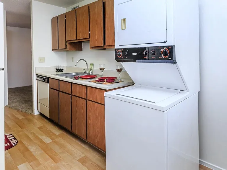 Carondelet Apartments — Photo 23