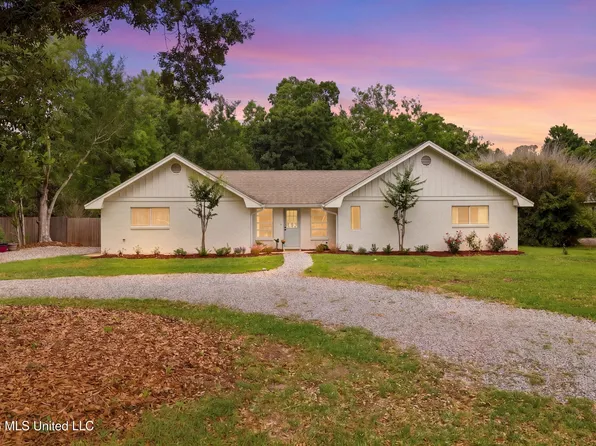 965 E 2nd St, Pass Christian, MS 39571