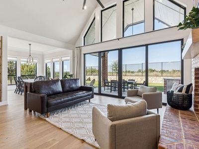 933 Highlands Ave, Aledo, TX, 76008