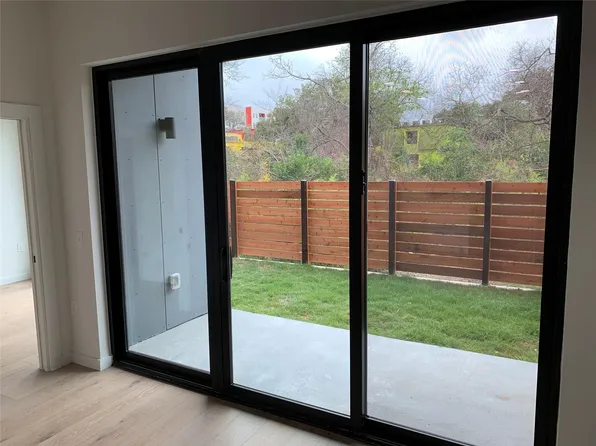 2209 S 1st St #113, Austin, TX 78704