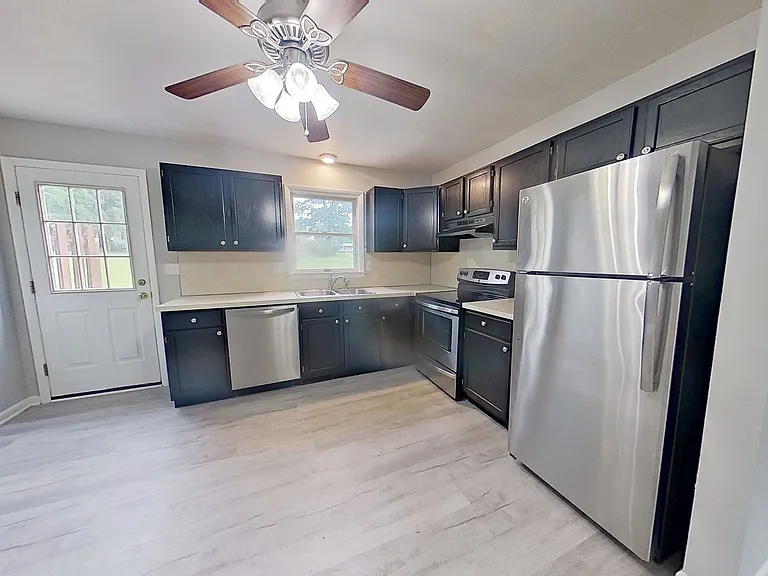 212 Ark Dr — Photo 3