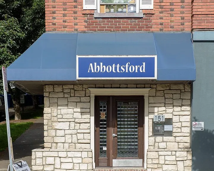 Abbottsford Apartments — Photo 102