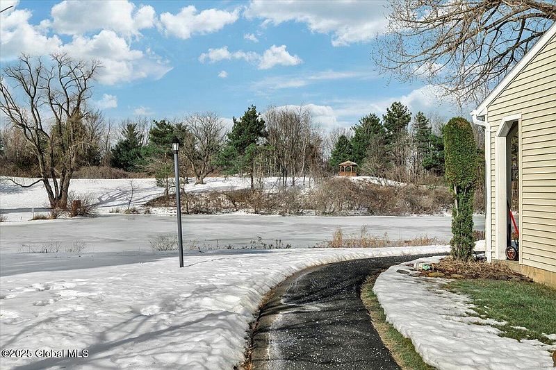 3rd image of 711 Ridge Circle
