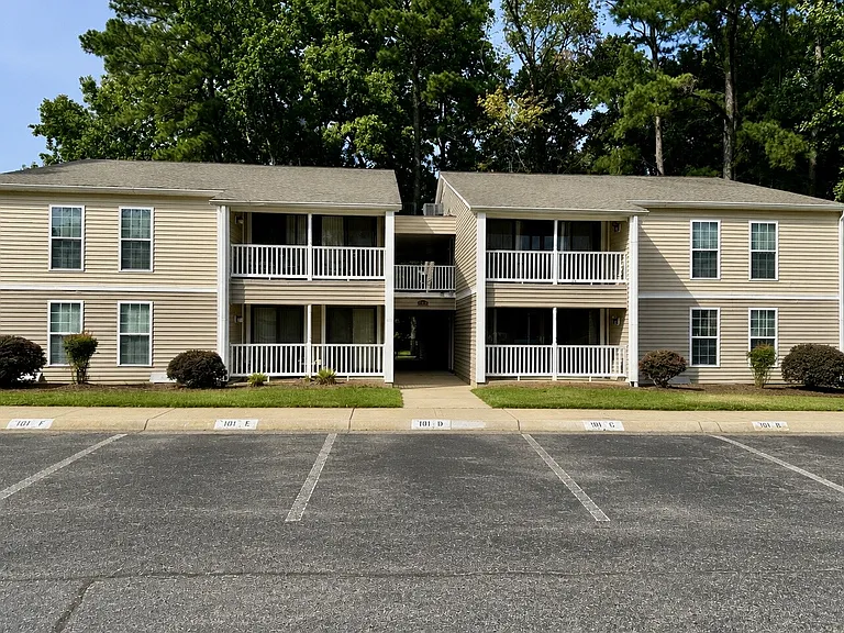 101 E Lockhaven Dr #C — Photo 35