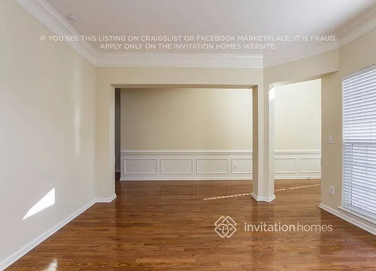 9834 Edinburgh Ln — Photo 5