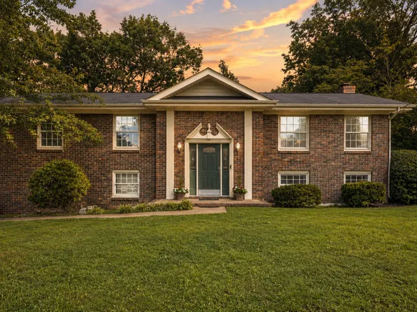 6719 Moss Lake Dr, Hixson, TN 37343