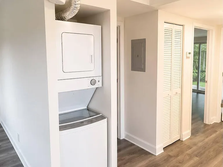 700 Nottingham Cir #E — Photo 11