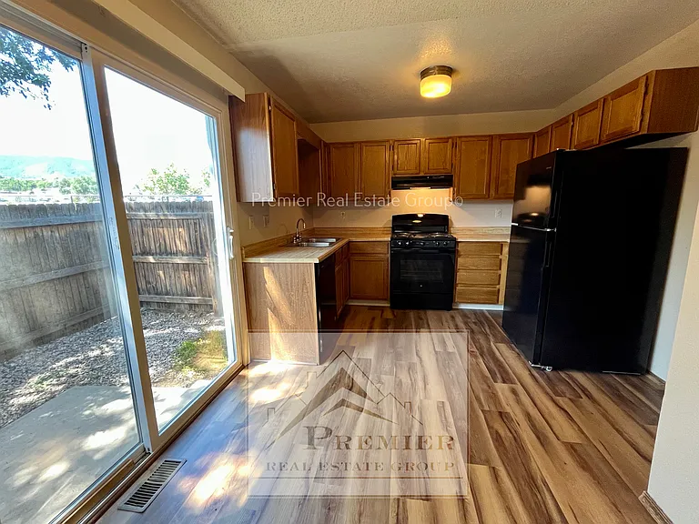 2158 Baltimore Cir — Photo 4